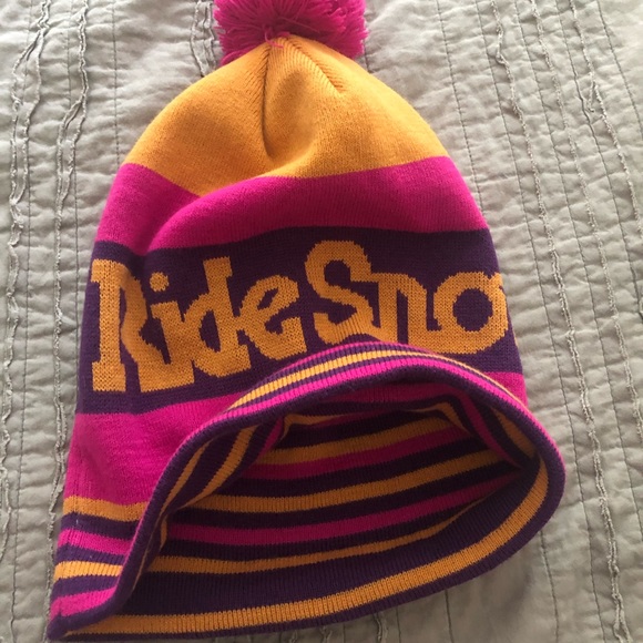 Ride Snowboards Knit Winter Hat with Pom Pom - Picture 3 of 3